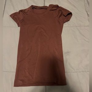 LULULEMON SWIFTY TECH SIZE 4 BURGUNDY
